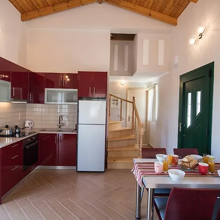 Lefkogea & Villa Tsoukaládhes