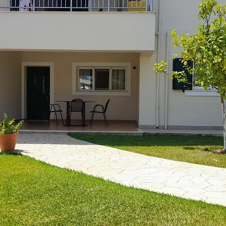 Lefkogea & Villa Tsoukaládhes