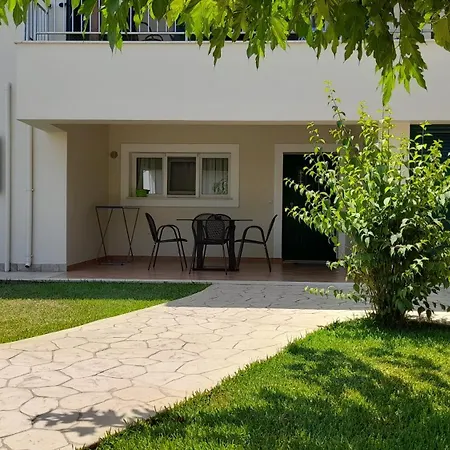 Lefkogea & Villa Tsoukaládhes