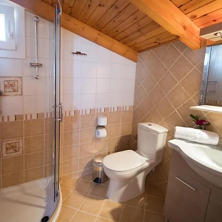 Villa Lefkogea & Tsoukaládhes