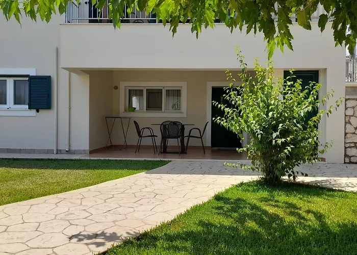 Lefkogea & Villa Tsoukaládhes